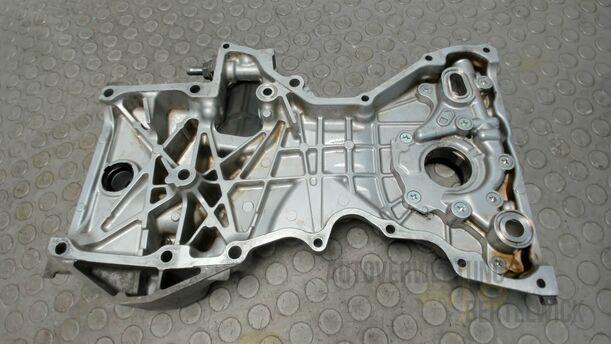 Foto: STIRNDECKEL / STEUERGEHÄUSE / ÖLPUMPE eines Honda Civic 1.8i-VTEC Fun