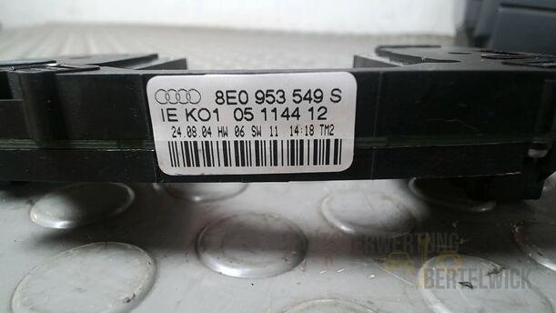 Foto: ELEKTRONIKMODUL LENKSTOCK/ LENKSTOCKMODUL eines Audi A4 Cabriolet 2.5 TDI Fun
