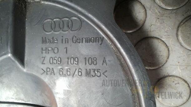 Foto: ZAHNRIEMENABDECKUNG 1. REIHE eines Audi A4 Cabriolet 2.5 TDI Fun