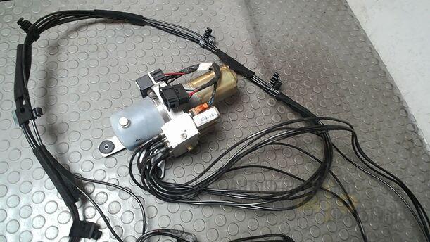 Foto: HYDRAULIKPUMPE VERDECK eines Audi A4 Cabriolet 2.5 TDI Fun