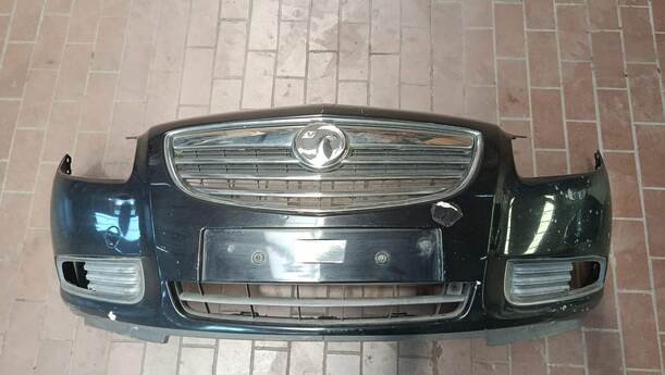 Foto: STOSSFÄNGER/ STOßSTANGE VORN eines Opel Insignia 2.0 CDTI ecoFLEX Start/Stop Attraction