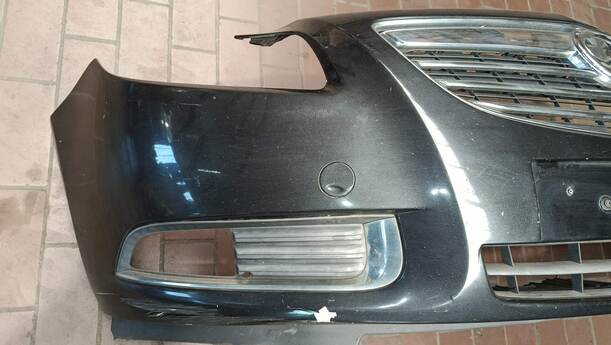 Foto: STOSSFÄNGER/ STOßSTANGE VORN eines Opel Insignia 2.0 CDTI ecoFLEX Start/Stop Attraction