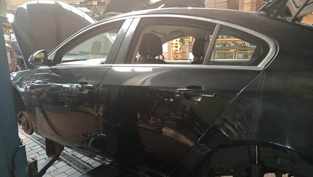 Foto: TÜR HINTEN LINKS ( SCHRÄGHECK ) eines Opel Insignia 2.0 CDTI ecoFLEX Start/Stop Attraction