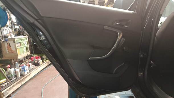 Foto: TÜR HINTEN LINKS ( SCHRÄGHECK ) eines Opel Insignia 2.0 CDTI ecoFLEX Start/Stop Attraction