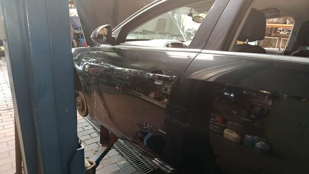 Foto: TÜR VORN LINKS eines Opel Insignia 2.0 CDTI ecoFLEX Start/Stop Attraction