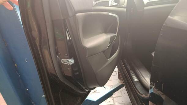 Foto: TÜR VORN LINKS eines Opel Insignia 2.0 CDTI ecoFLEX Start/Stop Attraction