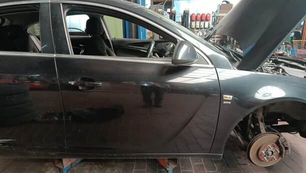 Foto: TÜR VORN RECHTS eines Opel Insignia 2.0 CDTI ecoFLEX Start/Stop Attraction