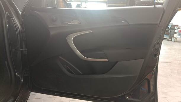 Foto: TÜR VORN RECHTS eines Opel Insignia 2.0 CDTI ecoFLEX Start/Stop Attraction