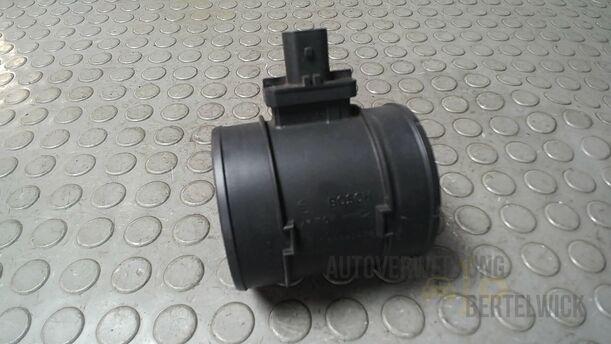 Foto: LUFTMASSENMESSER ( BOSCH ) eines Opel Insignia 2.0 CDTI ecoFLEX Start/Stop Attraction
