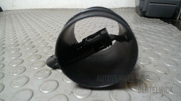 Foto: LUFTMASSENMESSER ( BOSCH ) eines Opel Insignia 2.0 CDTI ecoFLEX Start/Stop Attraction