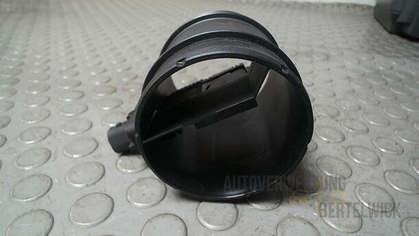 Foto: LUFTMASSENMESSER ( BOSCH ) eines Opel Insignia 2.0 CDTI ecoFLEX Start/Stop Attraction