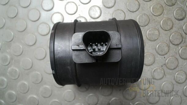 Foto: LUFTMASSENMESSER ( BOSCH ) eines Opel Insignia 2.0 CDTI ecoFLEX Start/Stop Attraction