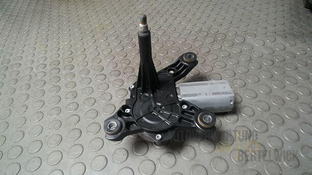 Foto: SCHEIBENWISCHERMOTOR HINTEN ( SCHRÄGHECK ) eines Opel Insignia 2.0 CDTI ecoFLEX Start/Stop Attraction