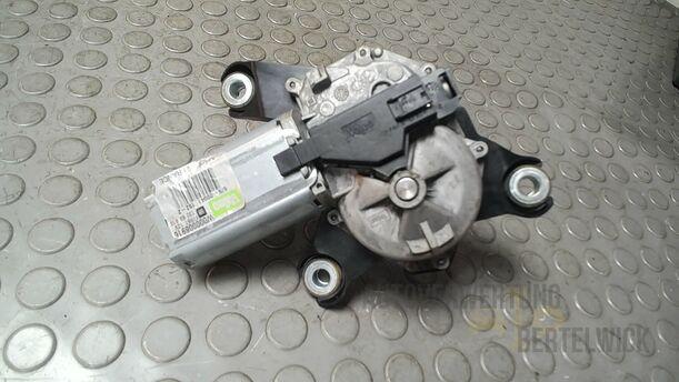 Foto: SCHEIBENWISCHERMOTOR HINTEN ( SCHRÄGHECK ) eines Opel Insignia 2.0 CDTI ecoFLEX Start/Stop Attraction