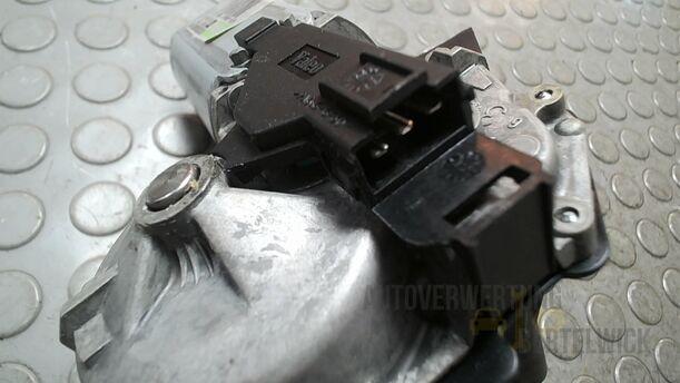 Foto: SCHEIBENWISCHERMOTOR HINTEN ( SCHRÄGHECK ) eines Opel Insignia 2.0 CDTI ecoFLEX Start/Stop Attraction