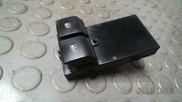 Foto: FENSTERHEBERSCHALTER eines Opel Insignia 2.0 CDTI ecoFLEX Start/Stop Attraction