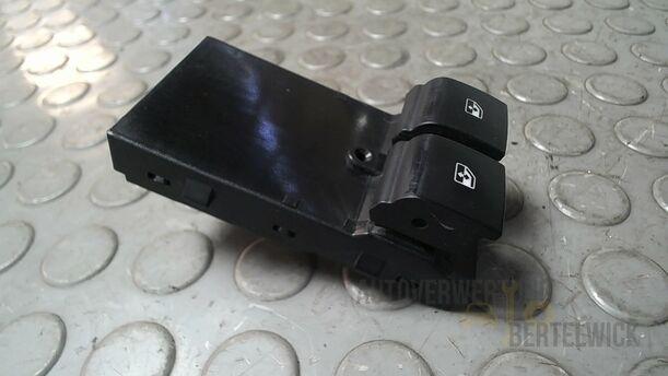 Foto: FENSTERHEBERSCHALTER eines Opel Insignia 2.0 CDTI ecoFLEX Start/Stop Attraction