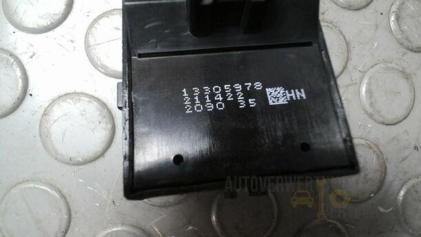 Foto: FENSTERHEBERSCHALTER eines Opel Insignia 2.0 CDTI ecoFLEX Start/Stop Attraction