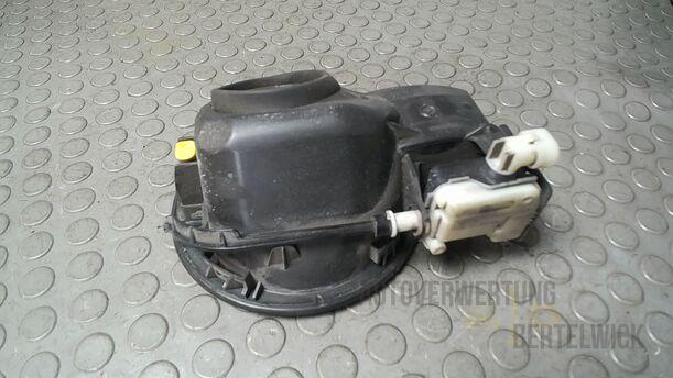 Foto: TANKKLAPPE/ TANKDECKEL ( SCHRÄGHECK / DIESEL ) eines Opel Insignia 2.0 CDTI ecoFLEX Start/Stop Attraction