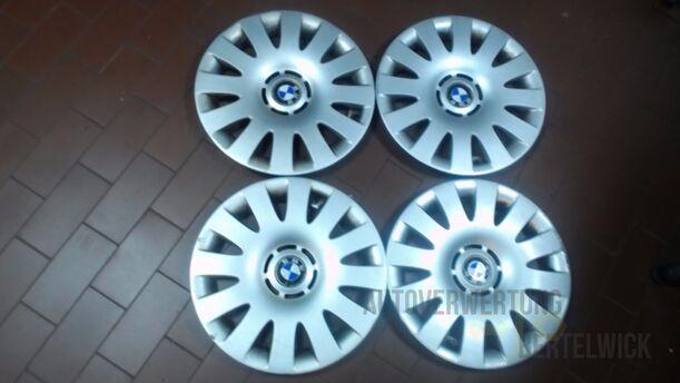 Foto: RADKAPPENSET 15 ZOLL eines BMW 316ti compact Attraction