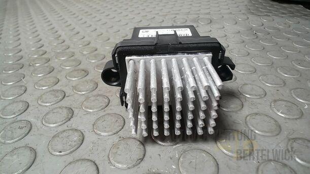 Foto: WIDERSTAND HEIZUNGSGEBLÄSE eines Opel Insignia 2.0 CDTI ecoFLEX Start/Stop Attraction