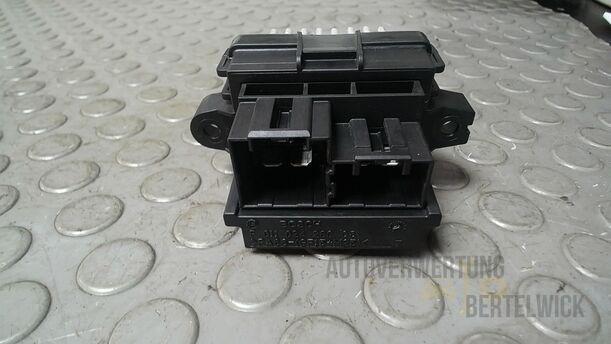 Foto: WIDERSTAND HEIZUNGSGEBLÄSE eines Opel Insignia 2.0 CDTI ecoFLEX Start/Stop Attraction