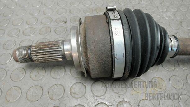 Foto: ANTRIEBSWELLE VORNE LINKS eines Honda Civic 1.8i-VTEC Attraction