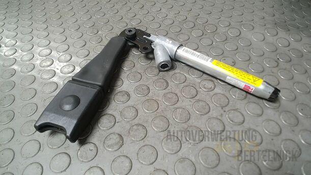 Foto: GURTSTRAFFER VORN LINKS eines Opel Insignia 2.0 CDTI ecoFLEX Start/Stop Attraction