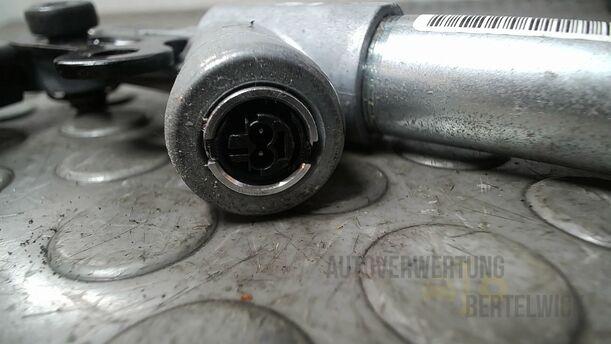 Foto: GURTSTRAFFER VORN LINKS eines Opel Insignia 2.0 CDTI ecoFLEX Start/Stop Attraction