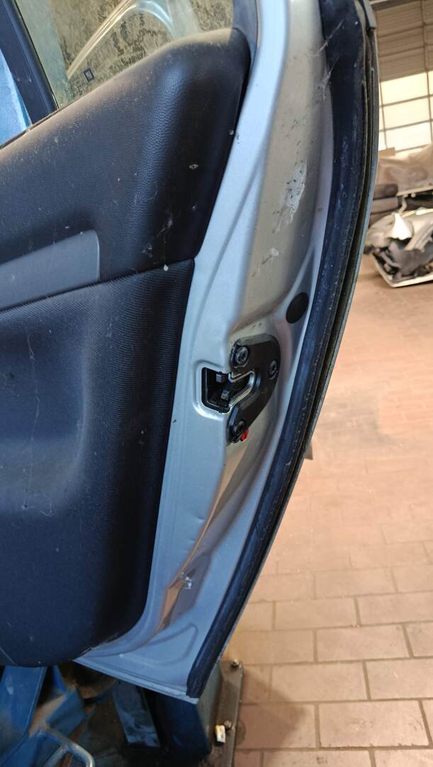 Foto: TÜR HINTEN RECHTS eines Opel Vectra 2.0 DTI Caravan Attraction