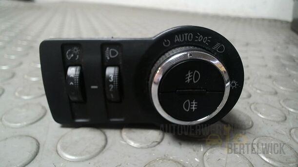 Foto: LICHTSCHALTER eines Opel Insignia 2.0 CDTI ecoFLEX Start/Stop Attraction