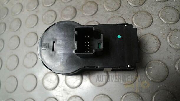 Foto: LICHTSCHALTER eines Opel Insignia 2.0 CDTI ecoFLEX Start/Stop Attraction