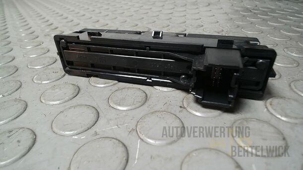 Foto: SCHALTER WARNBLINKANLAGE/ WARNBLINKSCHALTER eines Opel Insignia 2.0 CDTI ecoFLEX Start/Stop Attraction