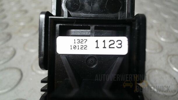 Foto: SCHALTER ELEKTRISCHE PARKBREMSE eines Opel Insignia 2.0 CDTI ecoFLEX Start/Stop Attraction