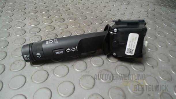 Foto: BLINKSCHALTER/ KOMBISCHALTER eines Opel Insignia 2.0 CDTI ecoFLEX Start/Stop Attraction