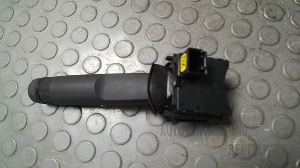 Foto: BLINKSCHALTER/ KOMBISCHALTER eines Opel Insignia 2.0 CDTI ecoFLEX Start/Stop Attraction