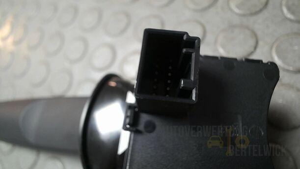 Foto: BLINKSCHALTER/ KOMBISCHALTER eines Opel Insignia 2.0 CDTI ecoFLEX Start/Stop Attraction