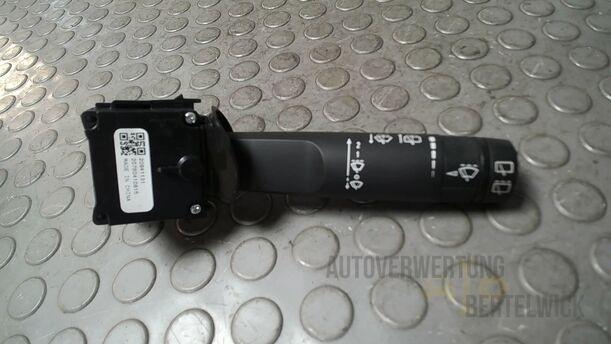 Foto: Scheibenwischerschalter R eines Opel Insignia 2.0 CDTI ecoFLEX Start/Stop Attraction
