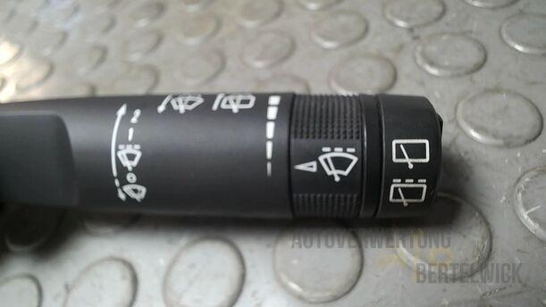 Foto: Scheibenwischerschalter R eines Opel Insignia 2.0 CDTI ecoFLEX Start/Stop Attraction
