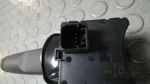 Foto: Scheibenwischerschalter R eines Opel Insignia 2.0 CDTI ecoFLEX Start/Stop Attraction