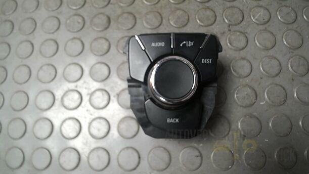 Foto: BEDIENTEIL AUDIO/ MULTIFUNKTION eines Opel Insignia 2.0 CDTI ecoFLEX Start/Stop Attraction