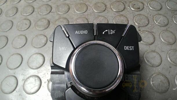 Foto: BEDIENTEIL AUDIO/ MULTIFUNKTION eines Opel Insignia 2.0 CDTI ecoFLEX Start/Stop Attraction