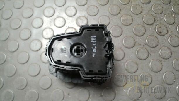 Foto: BEDIENTEIL AUDIO/ MULTIFUNKTION eines Opel Insignia 2.0 CDTI ecoFLEX Start/Stop Attraction