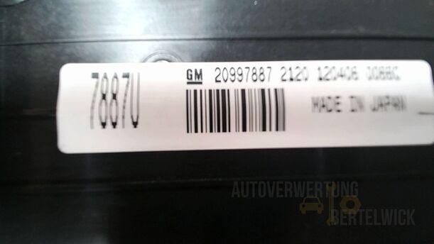 Foto: RADIO BEDIENTEIL eines Opel Insignia 2.0 CDTI ecoFLEX Start/Stop Attraction