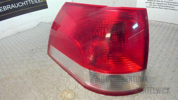 Foto: HECKLEUCHTE / RÜCKLICHT LINKS eines Opel Vectra 2.0 DTI Caravan Attraction