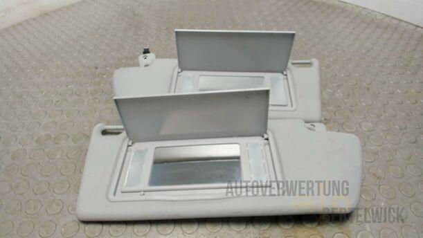 Foto: SONNENBLENDENPAAR eines Opel Vectra 2.0 DTI Caravan Attraction