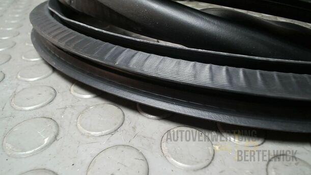 Foto: TÜRDICHTUNG VORN LINKS eines Opel Insignia 2.0 CDTI ecoFLEX Start/Stop Attraction