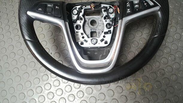 Foto: LENKRAD ( OHNE AIRBAG ) eines Opel Insignia 2.0 CDTI ecoFLEX Start/Stop Attraction