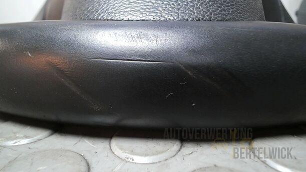 Foto: LENKRAD ( OHNE AIRBAG ) eines Opel Insignia 2.0 CDTI ecoFLEX Start/Stop Attraction