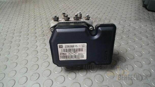 Foto: HAUPTBREMSAGGREGAT ABS eines Opel Insignia 2.0 CDTI ecoFLEX Start/Stop Attraction